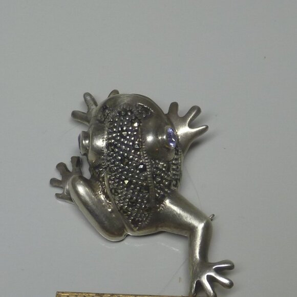 Vintage Sterling Silver Frog Brooch - Picture 4 of 7